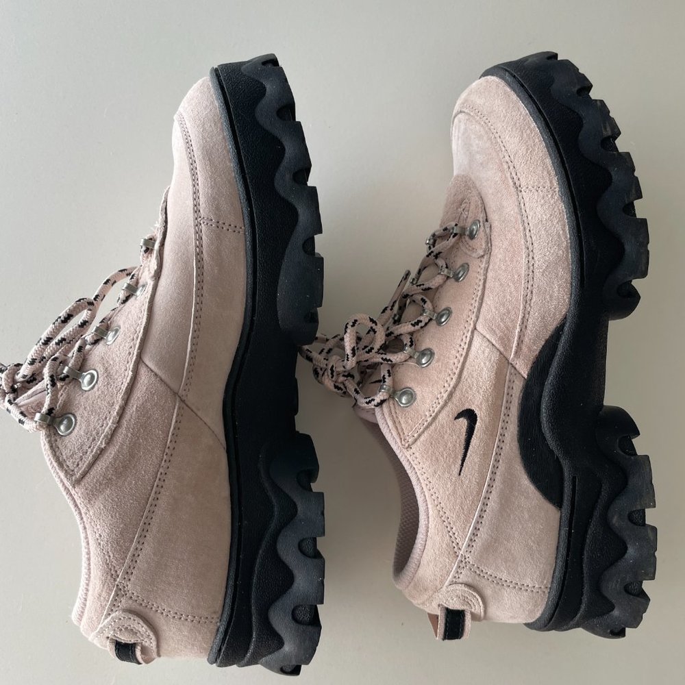 Nike Lahar Low Fossil Stone Suede Chunky Lug Sole Shoes  W 9